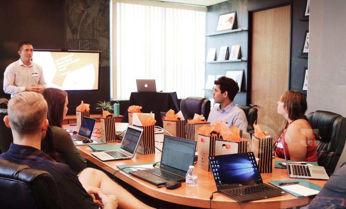 Level Up: The 8 best sales training programs for sales managers in 2024